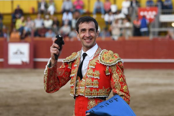 Thomas Joubert pasea la única oreja de la tarde en Estremera