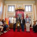 Héctor Gutiérrez recibe el Trofeo Patrimonio de la Humanidad tras su triunfo en la Copa Chenel