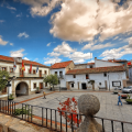 San Martín de Valdeiglesias aúna su gran tradición taurina con un imponente legado histórico y cultural