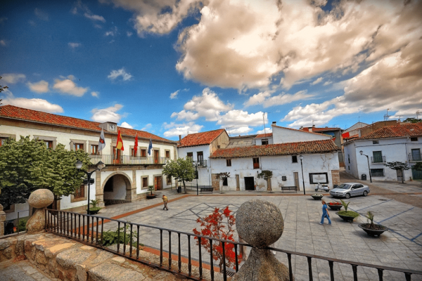 San Martín de Valdeiglesias aúna su gran tradición taurina con un imponente legado histórico y cultural